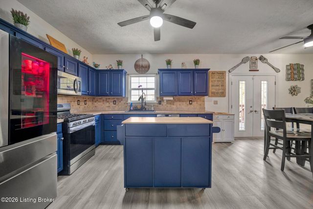 10612 Evanwood Dr, Louisville, KY 40228