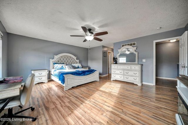 10612 Evanwood Dr, Louisville, KY 40228