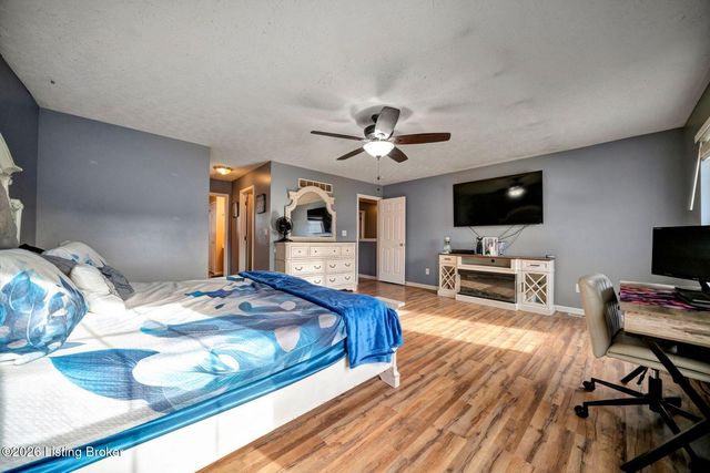 10612 Evanwood Dr, Louisville, KY 40228