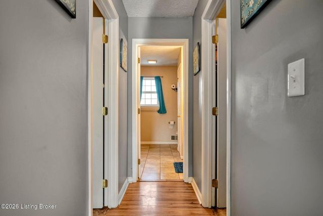 10612 Evanwood Dr, Louisville, KY 40228