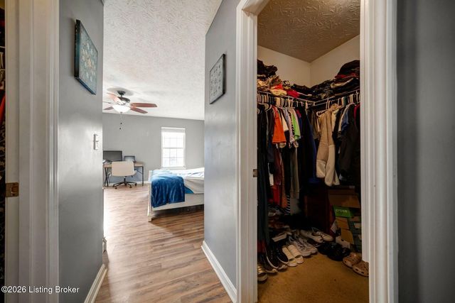 10612 Evanwood Dr, Louisville, KY 40228