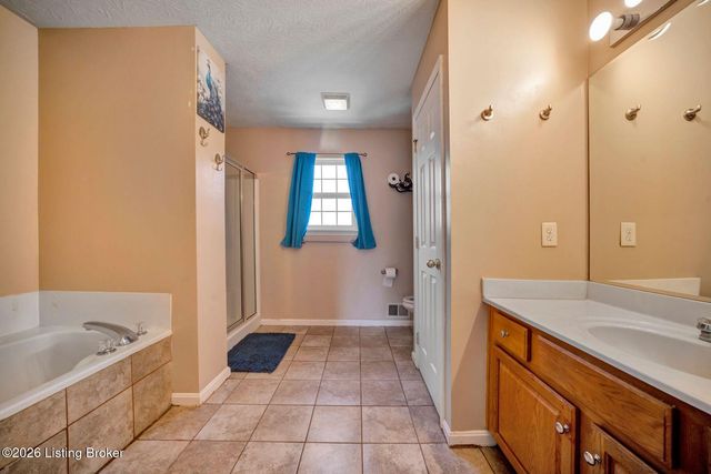 10612 Evanwood Dr, Louisville, KY 40228