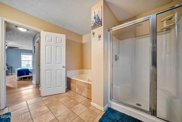 10612 Evanwood Dr, Louisville, KY 40228