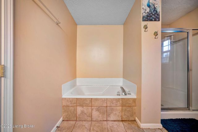 10612 Evanwood Dr, Louisville, KY 40228