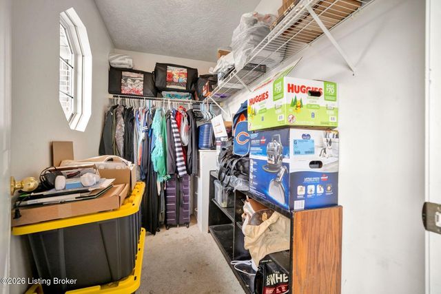 10612 Evanwood Dr, Louisville, KY 40228