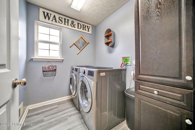 10612 Evanwood Dr, Louisville, KY 40228