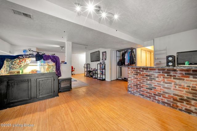 10612 Evanwood Dr, Louisville, KY 40228