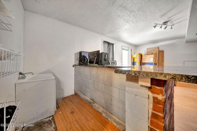 10612 Evanwood Dr, Louisville, KY 40228