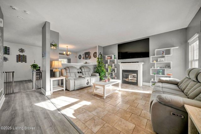 10612 Evanwood Dr, Louisville, KY 40228