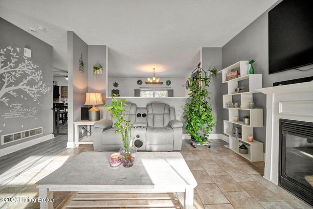 10612 Evanwood Dr, Louisville, KY 40228