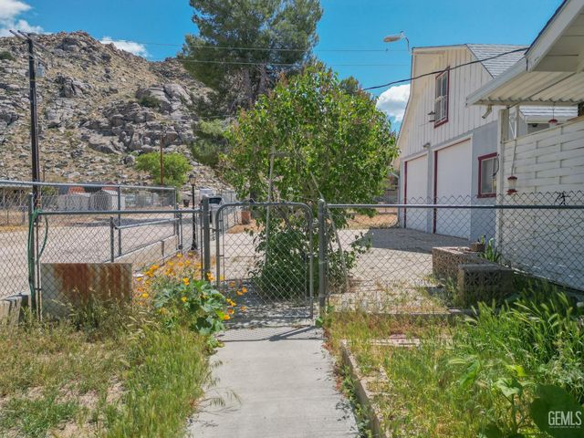 8212 Rocky Hill Road, Onyx, CA 93255