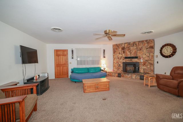 8212 Rocky Hill Road, Onyx, CA 93255