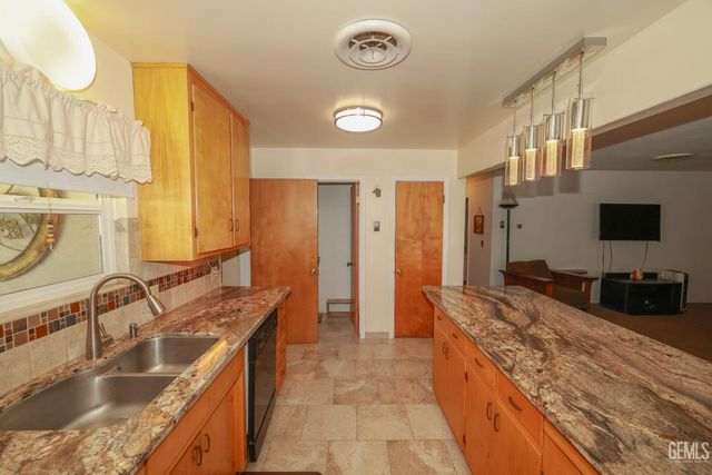 8212 Rocky Hill Road, Onyx, CA 93255