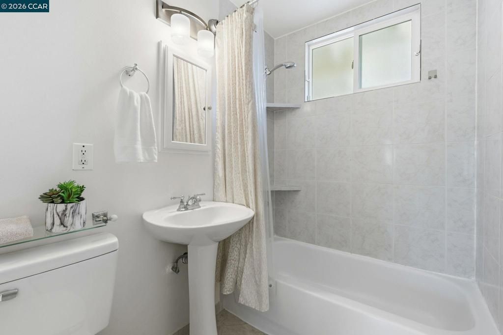 Image 22 of property listing at 2831 Richard Ave, Concord, CA 94520