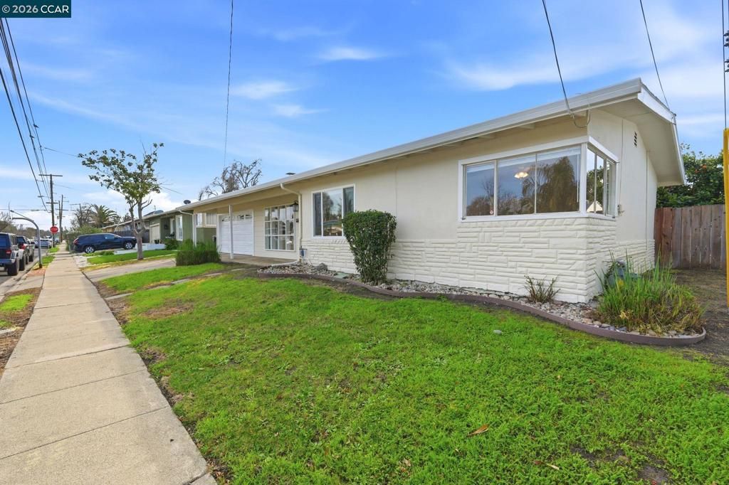 Image 3 of property listing at 2831 Richard Ave, Concord, CA 94520