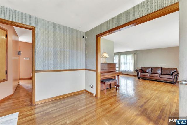 77 Manhattan Avenue, Woodbridge, NJ 07001