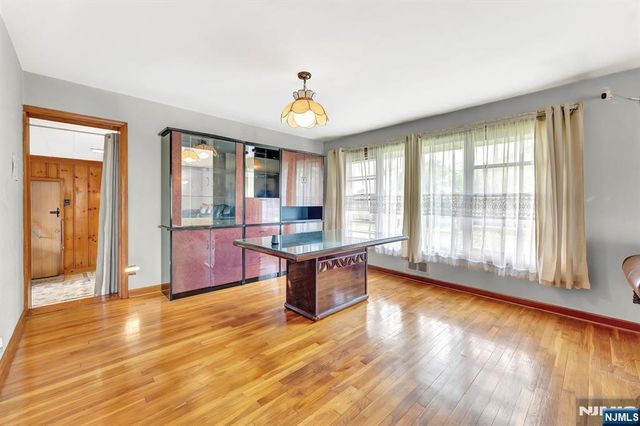 77 Manhattan Avenue, Woodbridge, NJ 07001