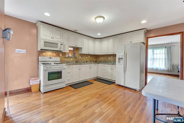77 Manhattan Avenue, Woodbridge, NJ 07001