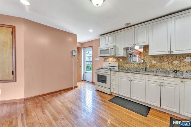 77 Manhattan Avenue, Woodbridge, NJ 07001