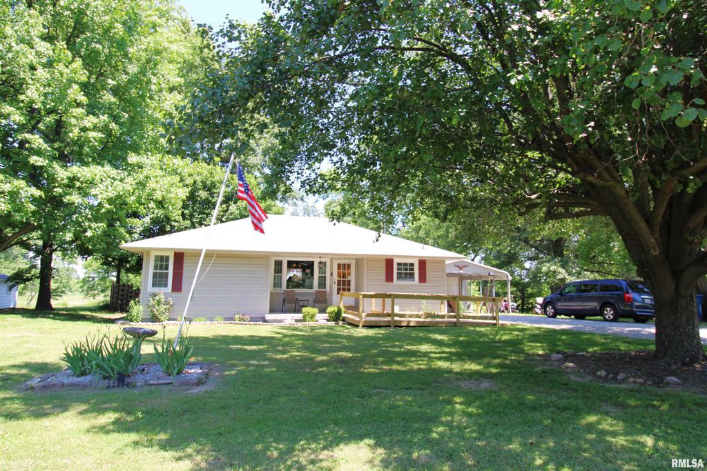 Image 1 of property listing at 1624 W McCord Street, Centralia, IL 62801