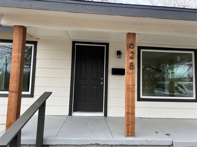 628 S westmoreland Road, Dallas, TX 75211