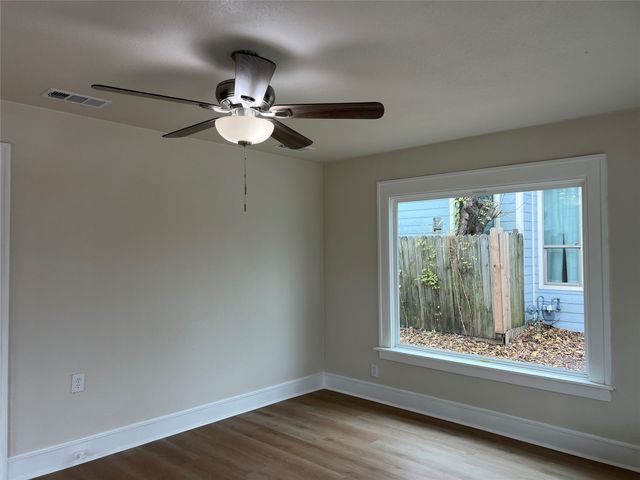 628 S westmoreland Road, Dallas, TX 75211