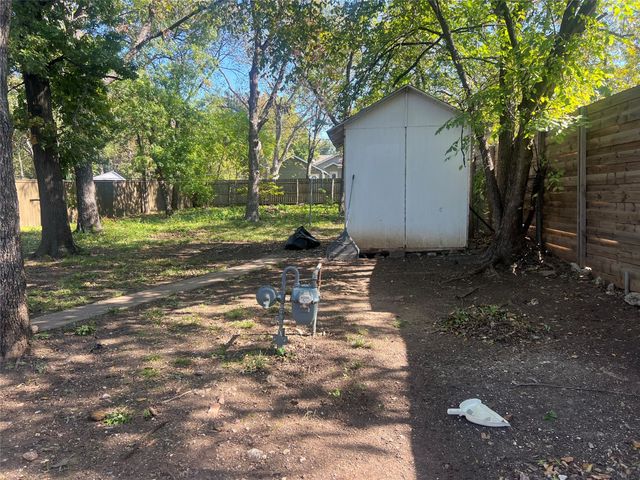 628 S westmoreland Road, Dallas, TX 75211