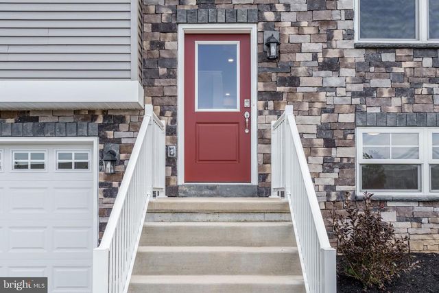 12 CHELTENHAM LN, Carlisle, PA 17013