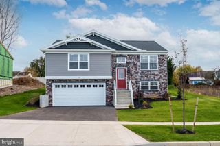 12 CHELTENHAM LN, Carlisle, PA 17013