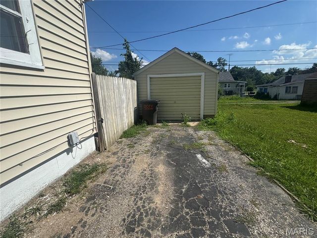 916 E College Avenue, Greenville, IL 62246