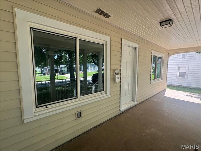916 E College Avenue, Greenville, IL 62246