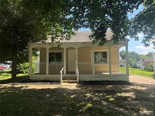 916 E College Avenue, Greenville, IL 62246