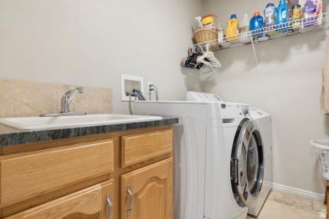 1097 W SNOWFLAKE CIR, South Jordan, UT 84095