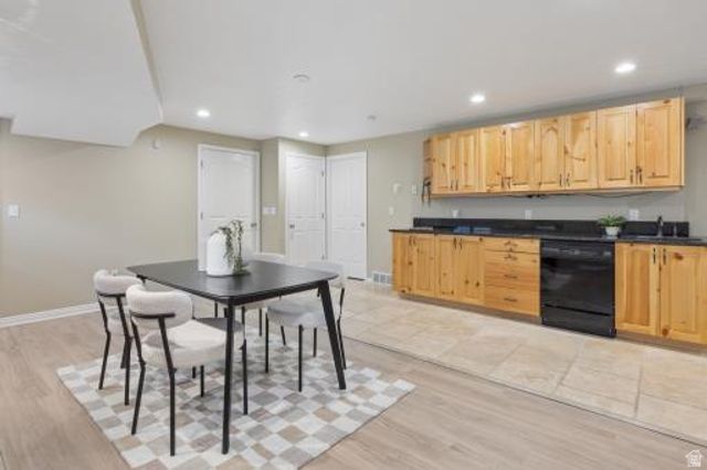 1097 W SNOWFLAKE CIR, South Jordan, UT 84095