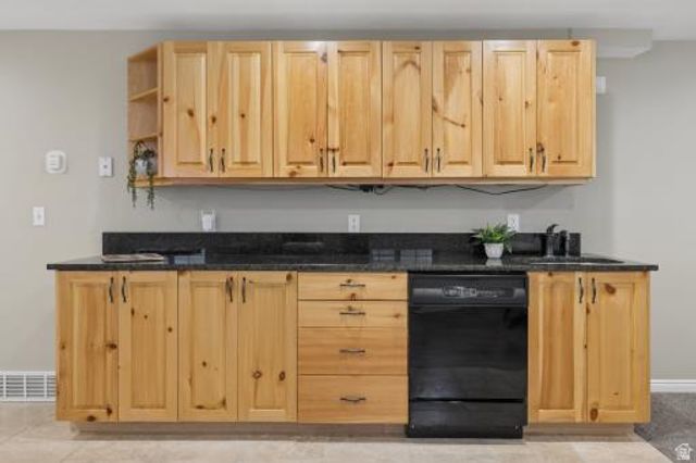 1097 W SNOWFLAKE CIR, South Jordan, UT 84095