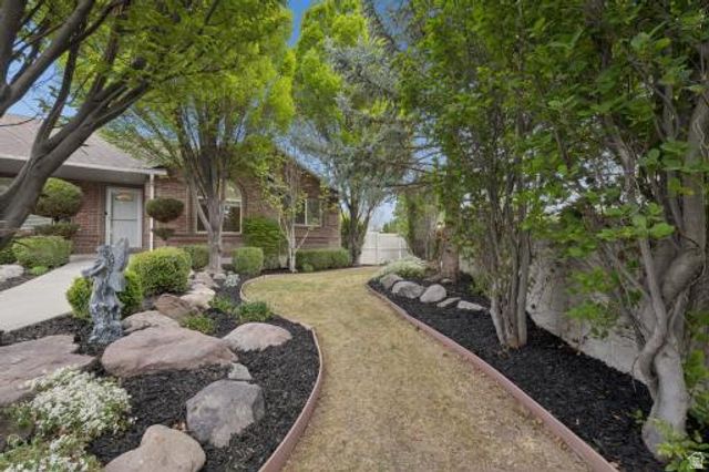 1097 W SNOWFLAKE CIR, South Jordan, UT 84095