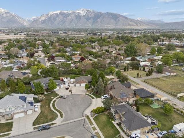 1097 W SNOWFLAKE CIR, South Jordan, UT 84095