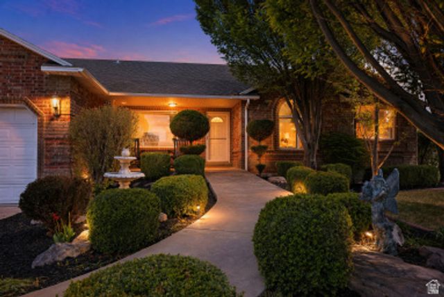 1097 W SNOWFLAKE CIR, South Jordan, UT 84095