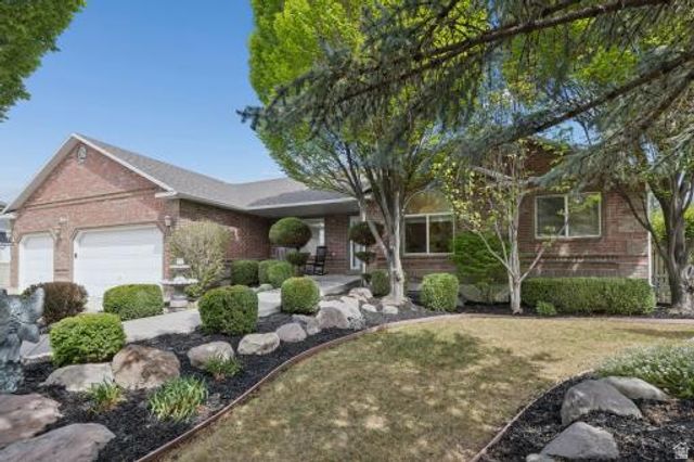 1097 W SNOWFLAKE CIR, South Jordan, UT 84095