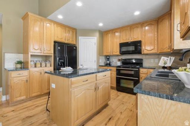 1097 W SNOWFLAKE CIR, South Jordan, UT 84095