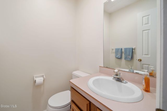 26 Upper Wedgewood Lane, Voorheesville, NY 12186