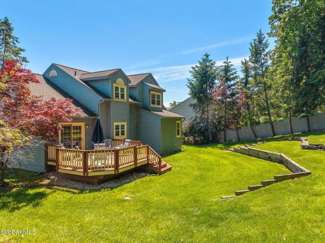 26 Upper Wedgewood Lane, Voorheesville, NY 12186