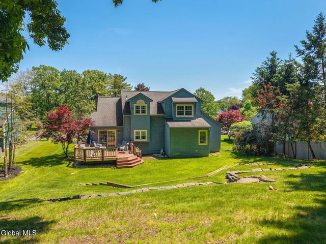 26 Upper Wedgewood Lane, Voorheesville, NY 12186