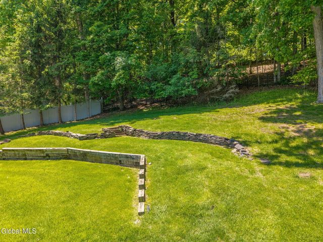 26 Upper Wedgewood Lane, Voorheesville, NY 12186
