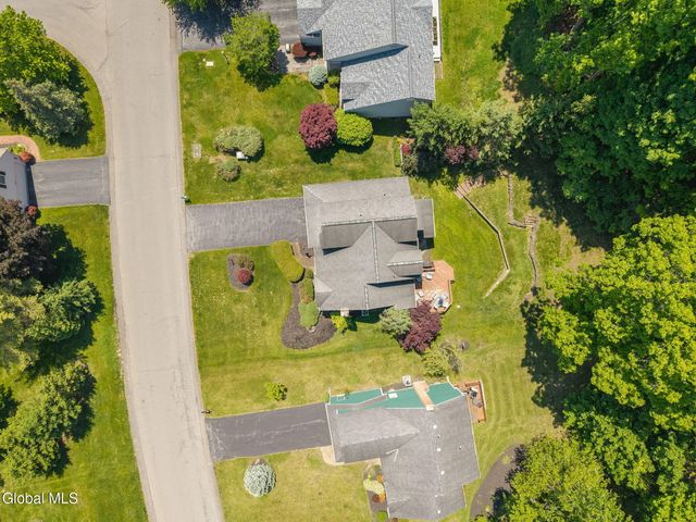 26 Upper Wedgewood Lane, Voorheesville, NY 12186