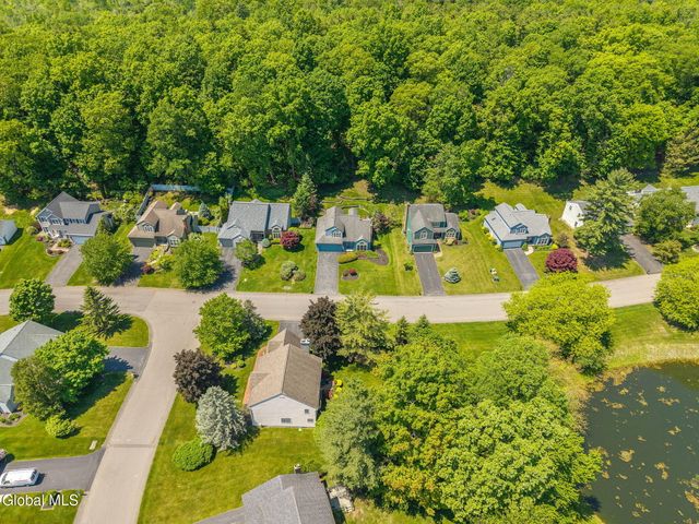 26 Upper Wedgewood Lane, Voorheesville, NY 12186