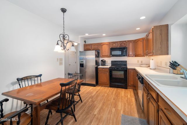 26 Upper Wedgewood Lane, Voorheesville, NY 12186