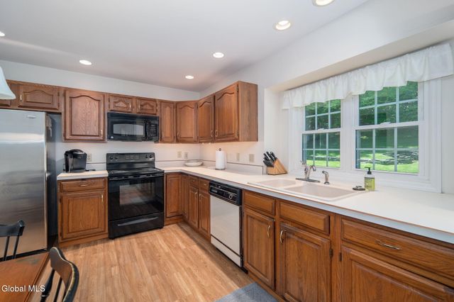 26 Upper Wedgewood Lane, Voorheesville, NY 12186
