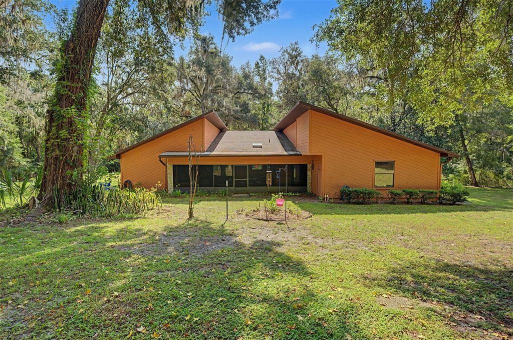Image 4 of property listing at 24075 WINDING CREEK DRIVE, Brooksville, FL 34601