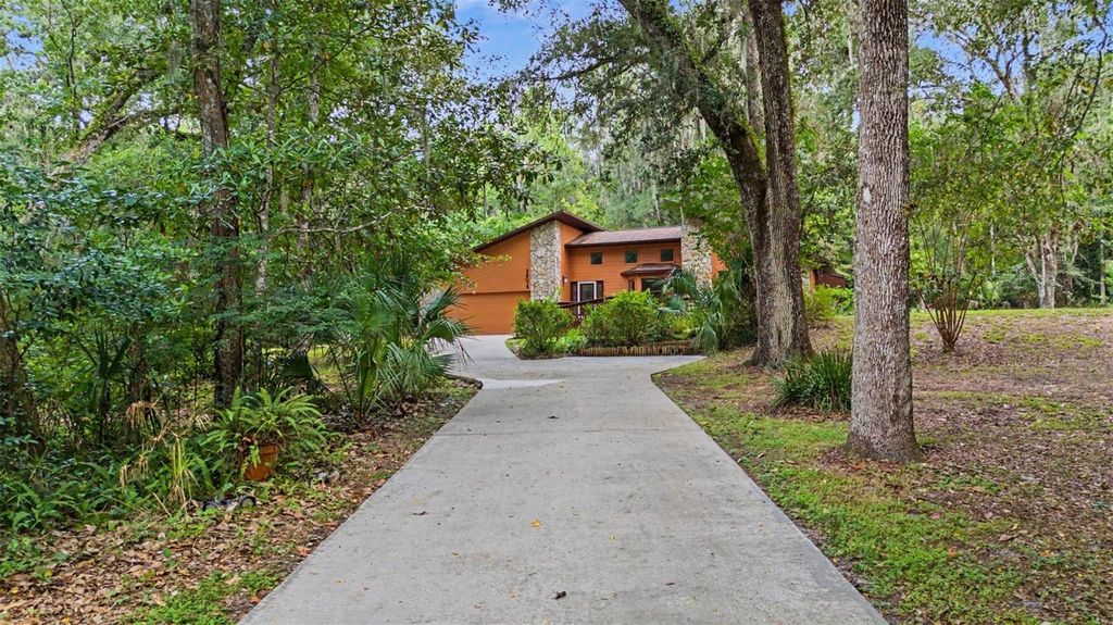 Image 46 of property listing at 24075 WINDING CREEK DRIVE, Brooksville, FL 34601